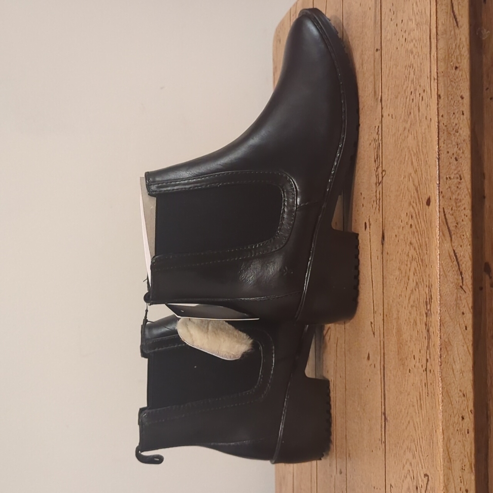Brand new Ellin Rainboot size 9